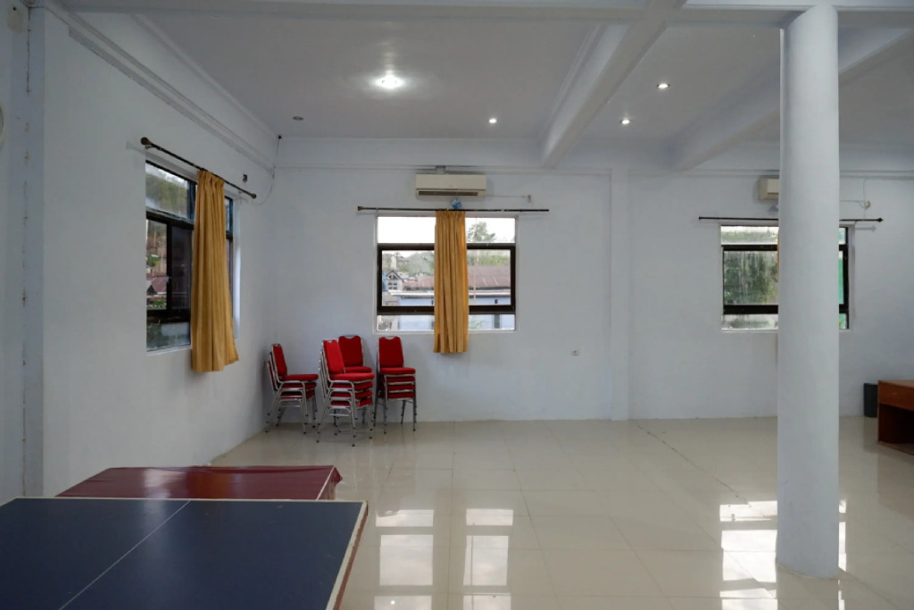RedDoorz at Hotel Pantai Kamali Bravo Bau Bau