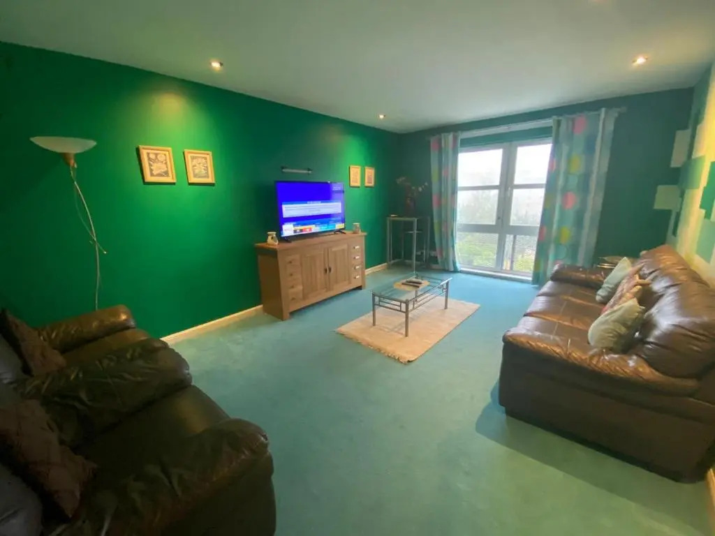 Comfortable, self contained 2 double beds town apartment near Pittodrie Stadium