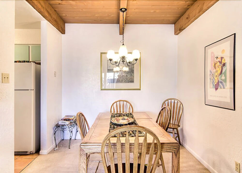 Artist Road #18, 2 Bedrooms, Sleeps 4, Flat Screen TV, Pool Access, WiFi