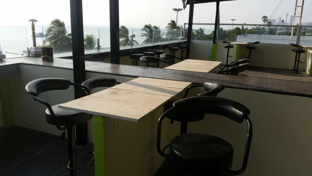 Barfly Pattaya Hotel