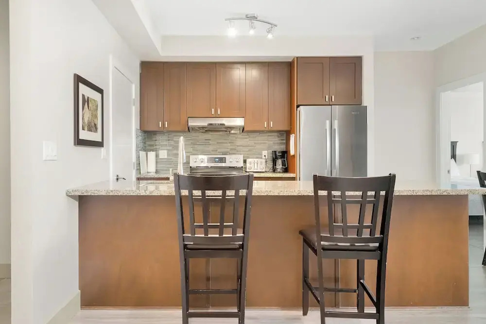 Lakefront Lux 2BR Symphony Of Comfort