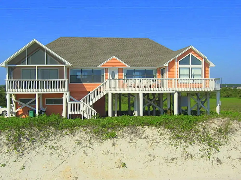 White Sand Beach House by Vtrips