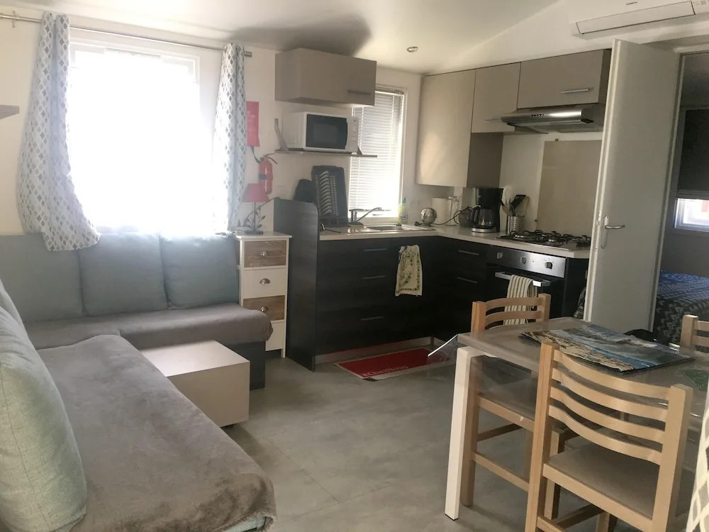 Bungalow with 2 Bedrooms in Saint-Julien-En-Born, with Shared Pool And Furnished Garden - 6 Km From the Beach