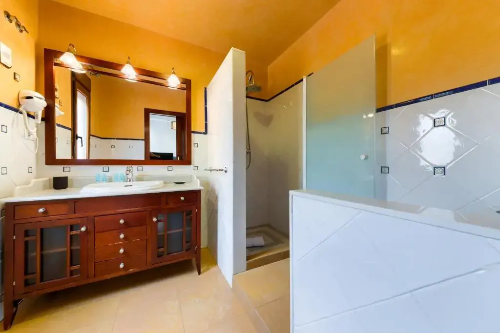 Holidays2Malaga Candado House pool & garden
