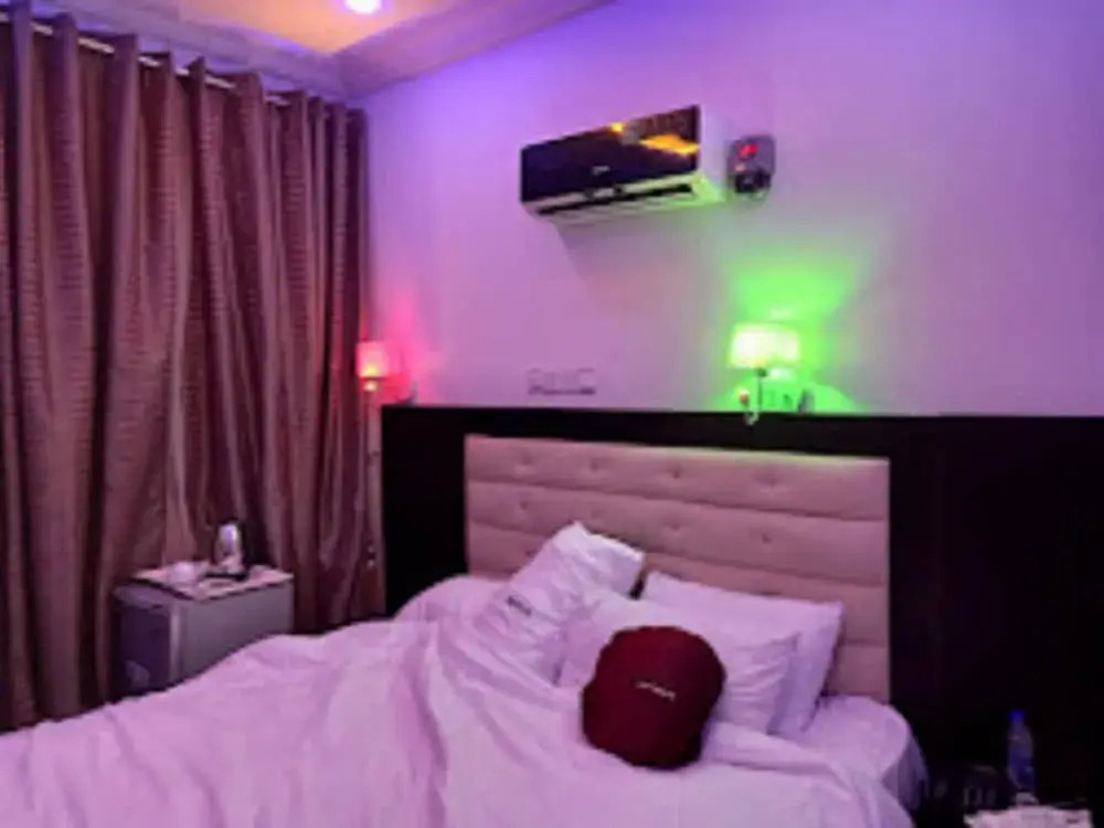 Time Oak Hotel and Suites Royale