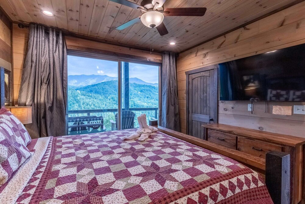 New Lux 4 King Suites Hot Tub Game Rm Xbox