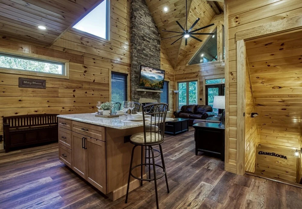 Bear Tracks Lodge 4 Bedroom Cabin by RedAwning