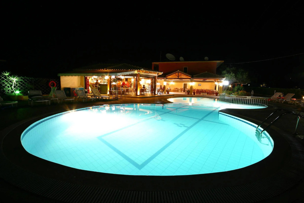 Tzevenos Aparthotel