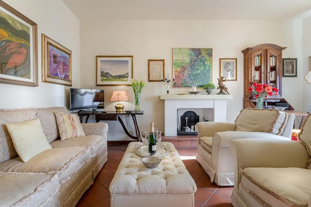 Casa Emy in Lucca With 3 Bedrooms and 2 Bathrooms