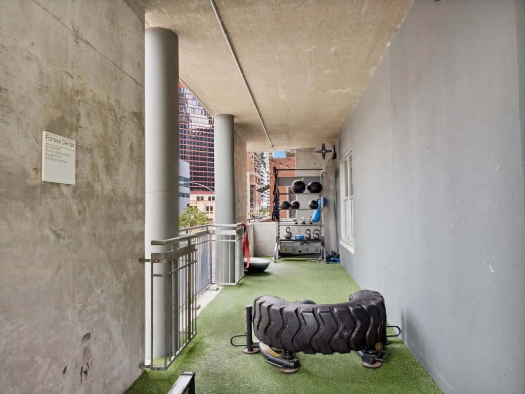 Austin Awesome 2BD 2BA Downtown Apartment