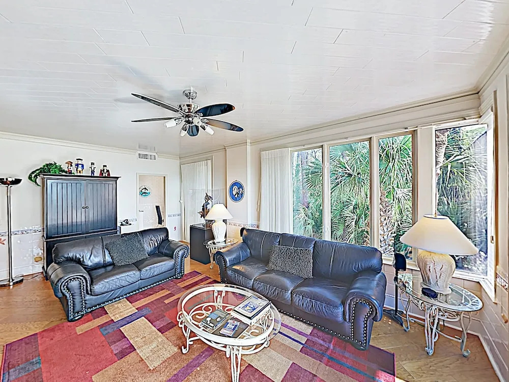 New Listing! All-suite Ocean-view W/ Pool 2 Bedroom Condo