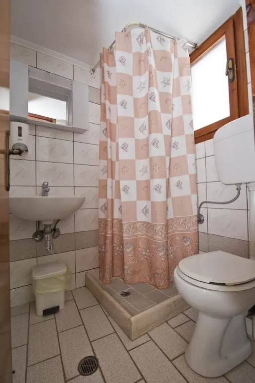 Antonakos Rooms