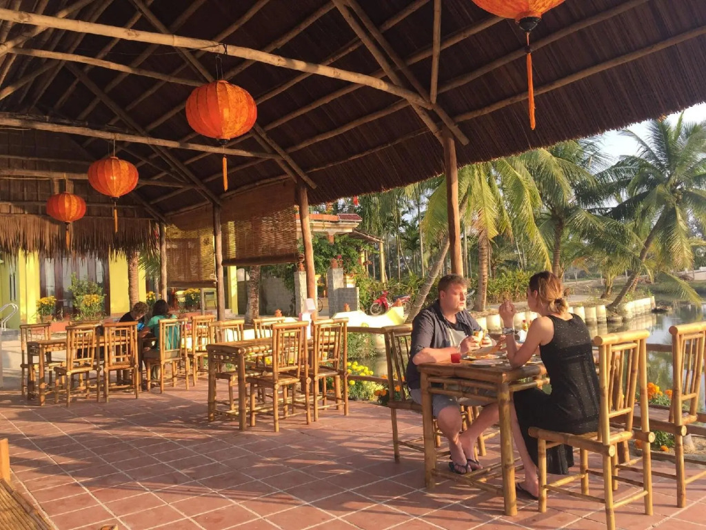 Lakeview Villa Homestay