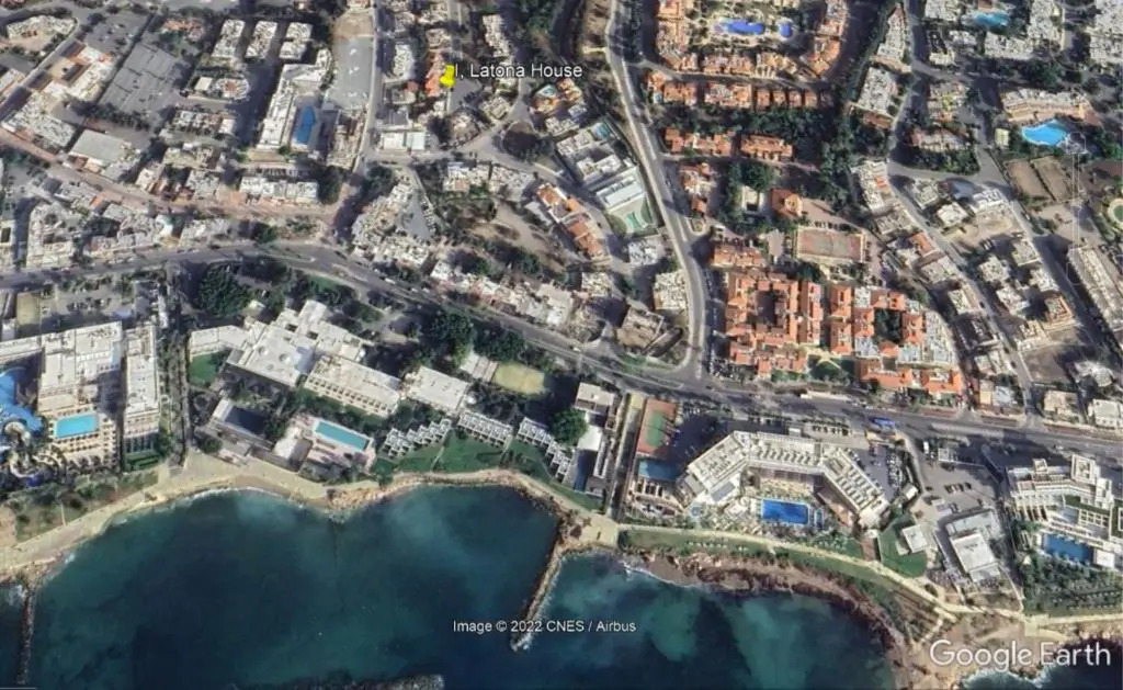 Seaside Maisonette 200M from sea