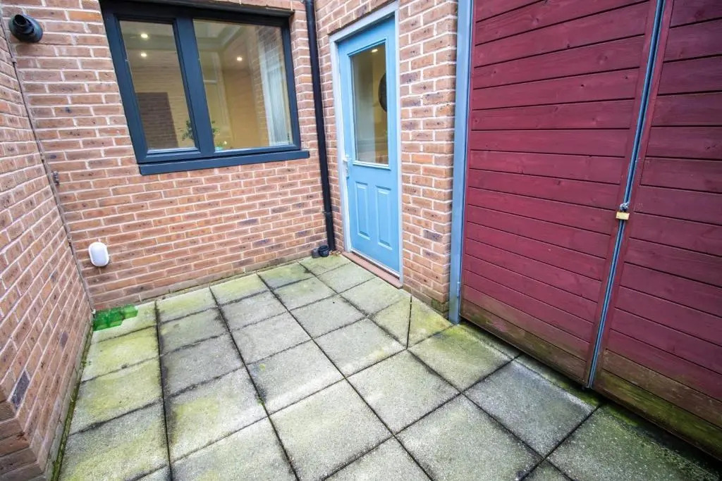 Large Modern Contractor House with Balcony & Private Parking - CMK by Comfy Workers