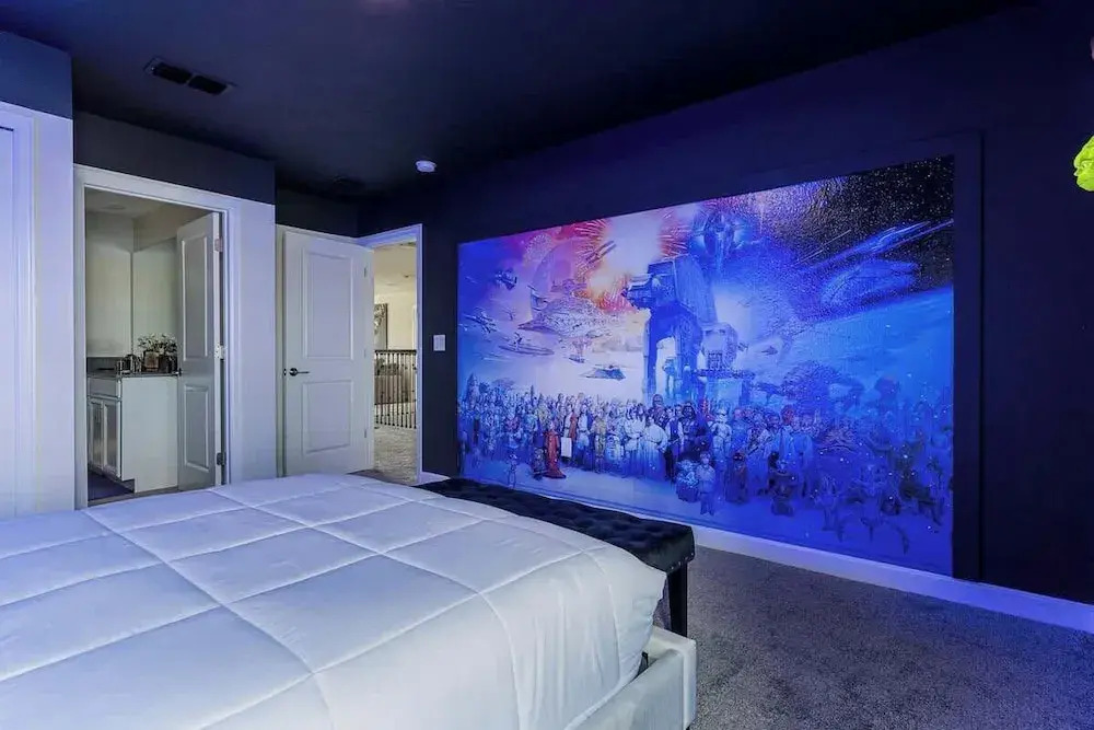 Themed 7bedroom and Pool 18 Guests