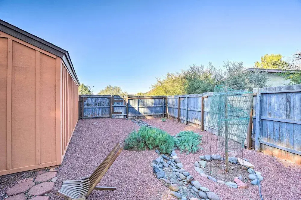 1 Mi to Cathedral Rock Trailhead: Home w/ Sunroom