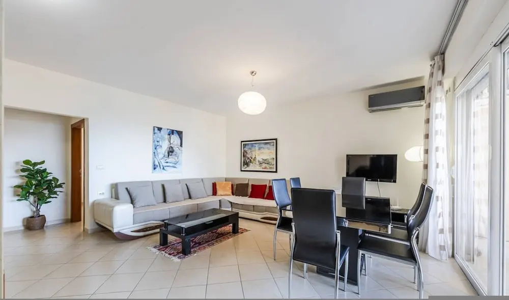 Bright Sunny Apartment Beach Access