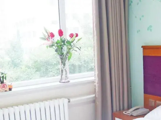 Ease Hotel (Beijing Yuegezhuang Bridge 302 Hospital Branch)