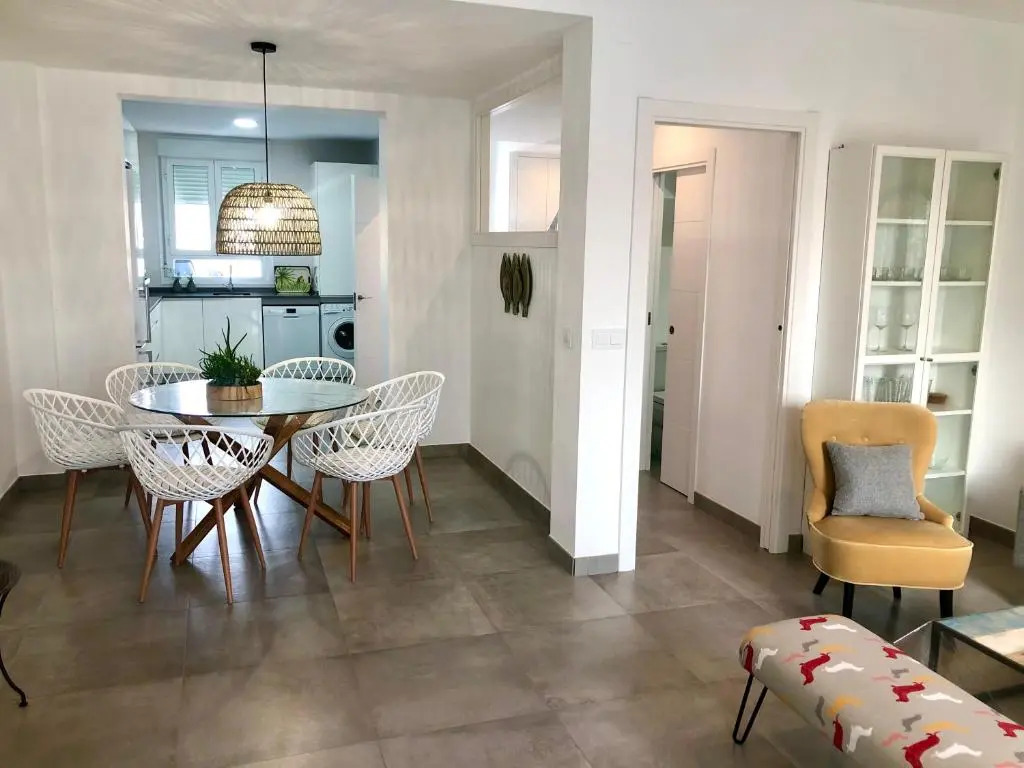 GATU Conil Sunset casa junto el mar con jardín privado, parking gratis y piscina común -Mayores de 21 años y familias