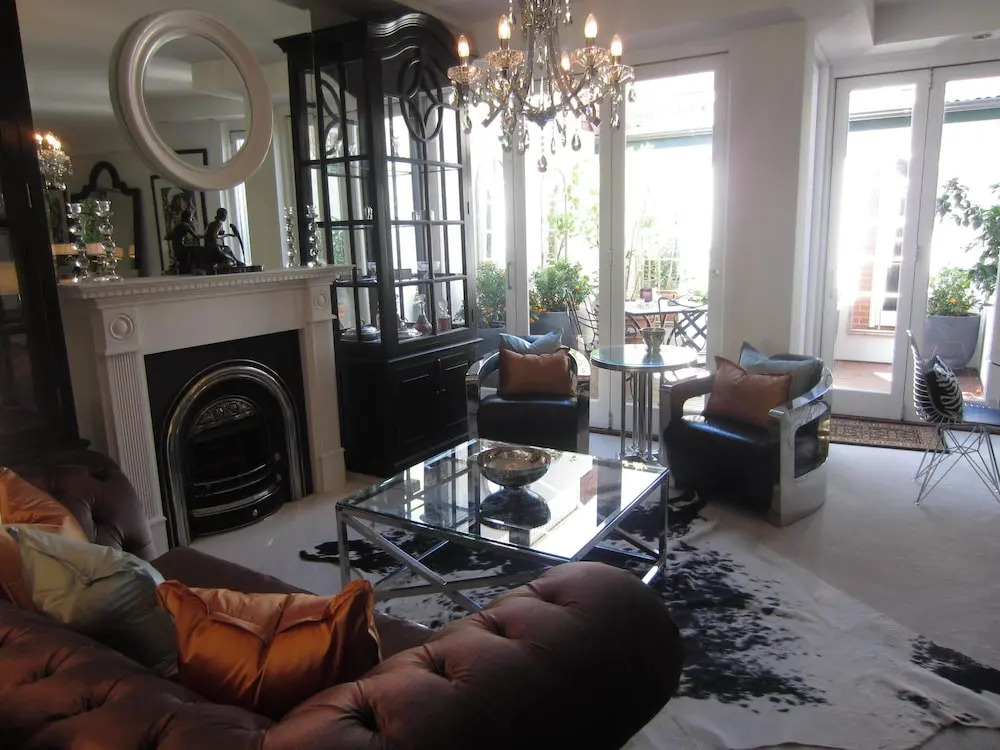 Andre's Mews Luxury Serviced Apartments