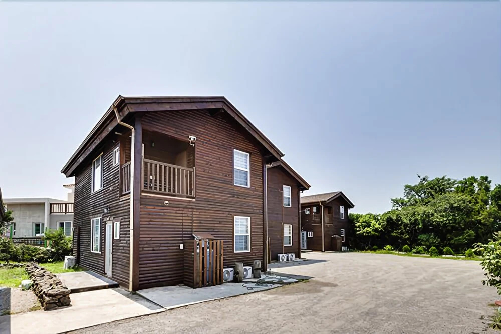 Jejuwild Rose South Village Pension