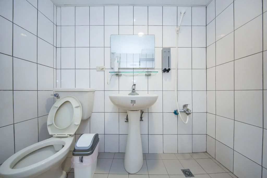 Mr. Lobster’s Secret Den design hostel