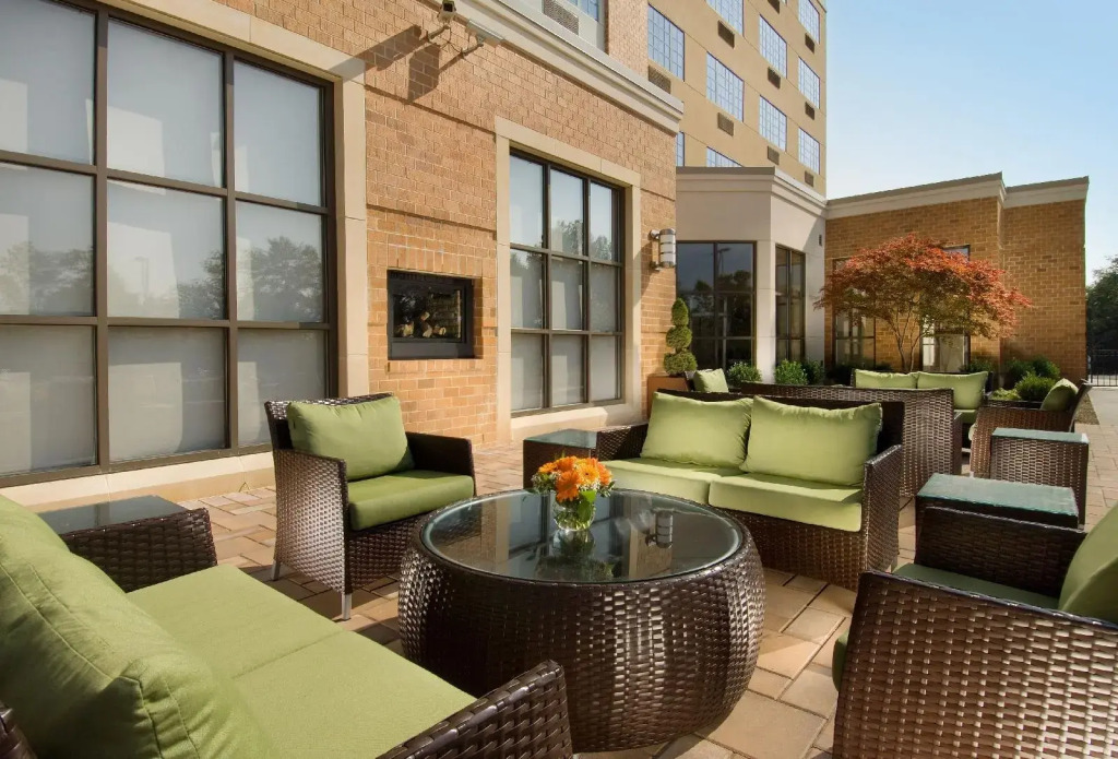 DoubleTree by Hilton Dulles Airport-Sterling