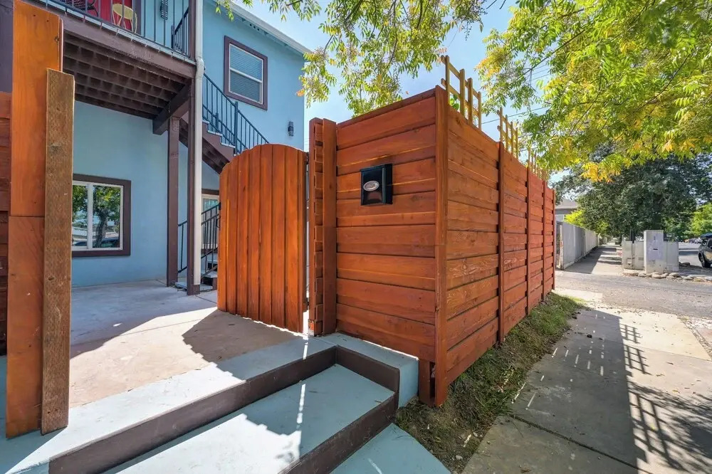 Walk to UC Davis Medical Center! Duplex w/ Patio