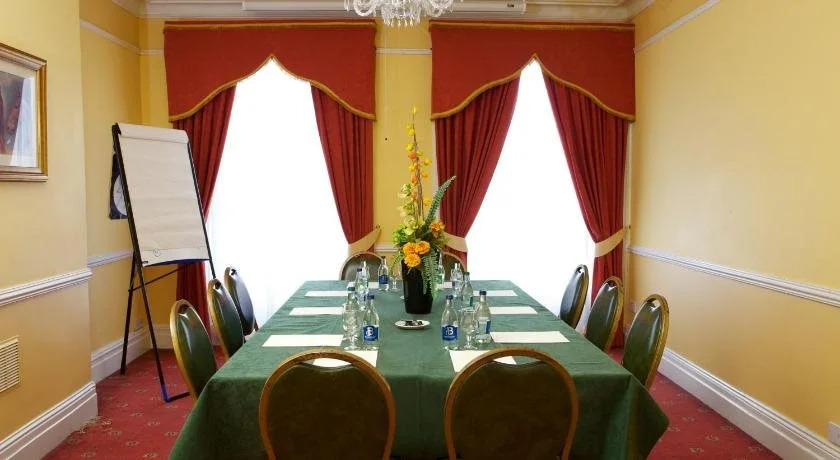 Leens Hotel