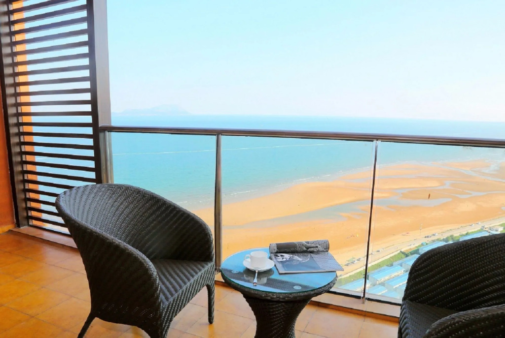 Qingdao Mangrove Tree Resort World - Red Coral Hotel
