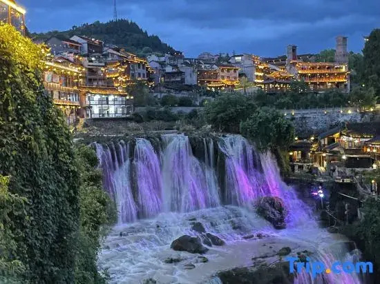 12C · Core Location View Homestay | Overlooking Night Light Show & Riverview Above Furong Falls