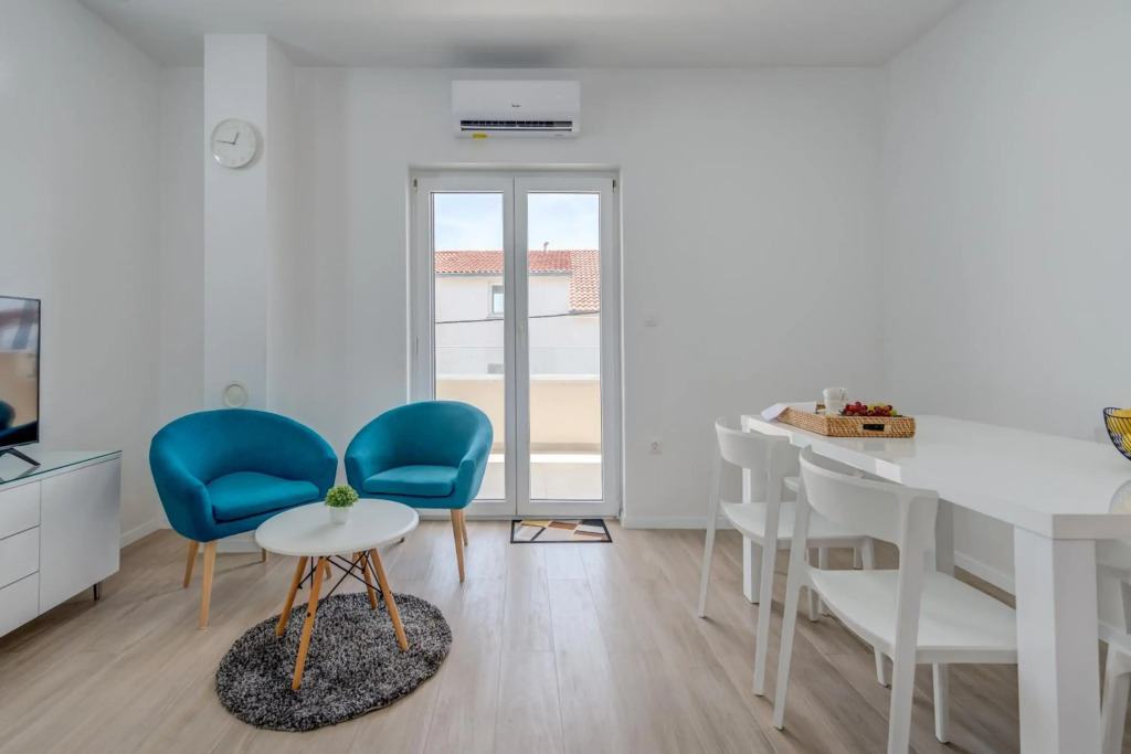 Spacious Modern Apartment Miljak - 1min to the beach