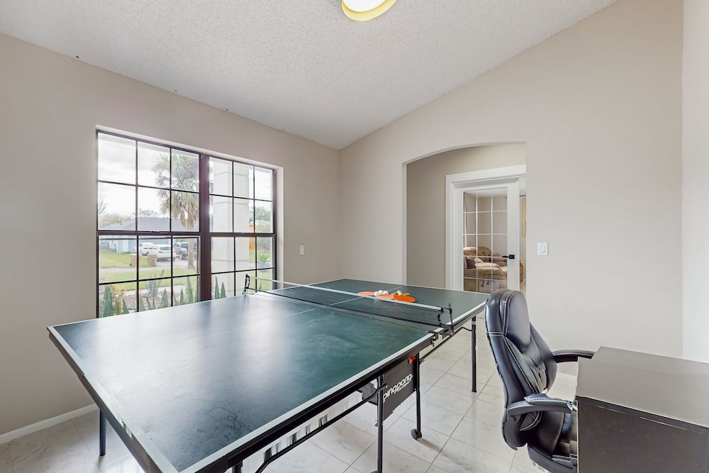 Spacious Dog-friendly Home W/private Pool, Pong Pong, Near Disney
