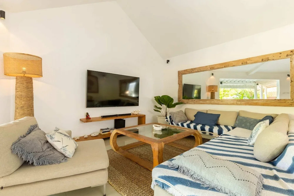 3BR Charming Villa 2 Minutes From Berawa Beach