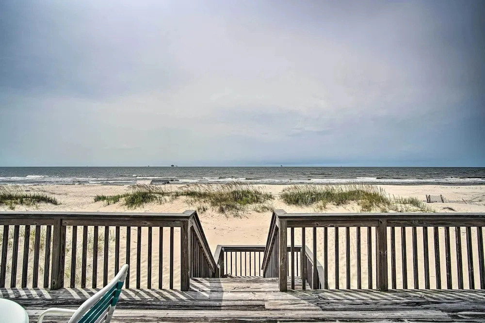Sunny Gulf Shores Haven, 3 Mi to Fort Morgan