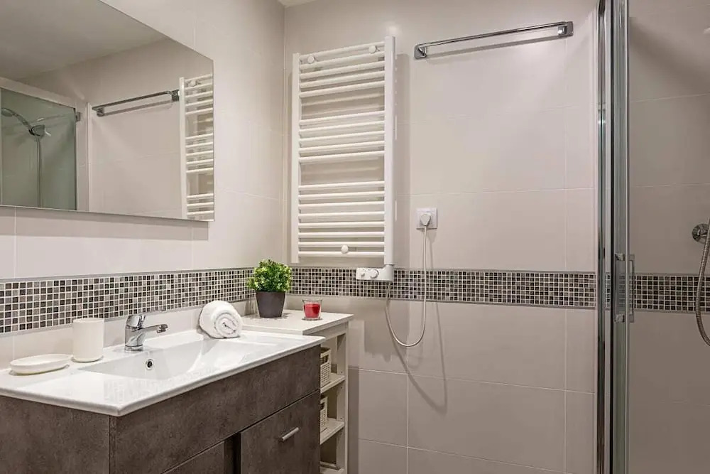 Two Bedroom Duplex for 9 in Hortaleza near Metro