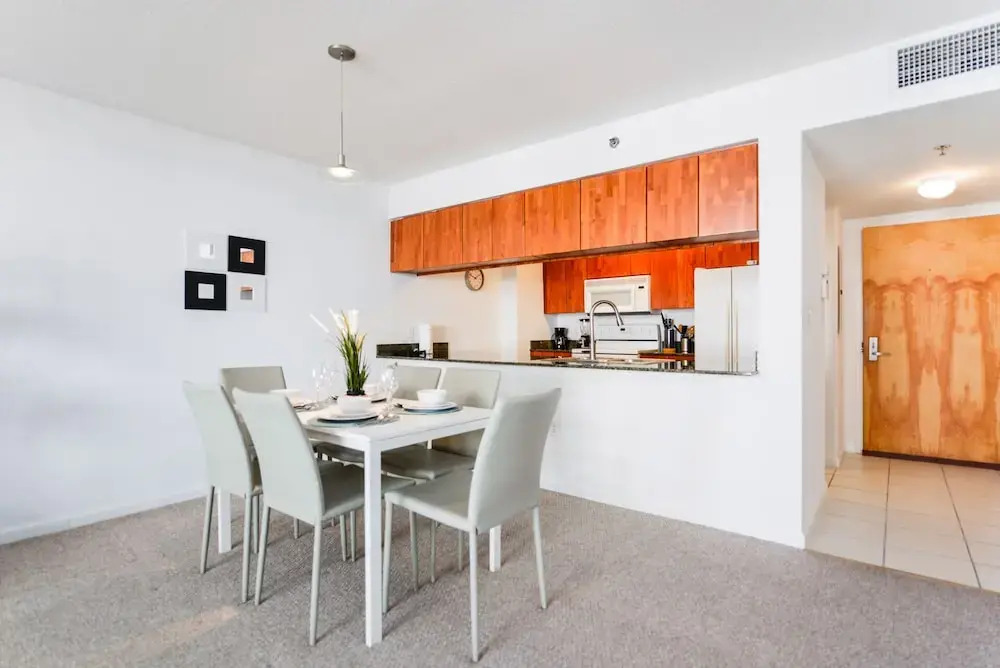 Stunning Apartment W pool & Gym- Parking