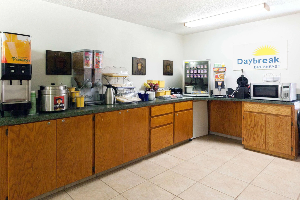 Days Inn by Wyndham Shawnee