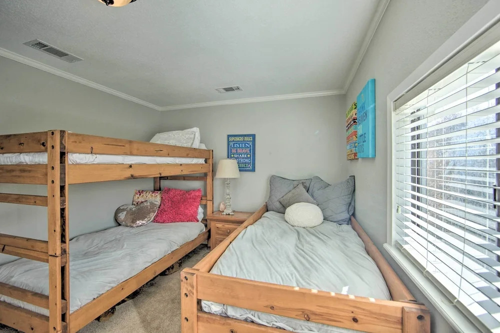 Stunning Lakefront Home: Hot Tub & Game Room!
