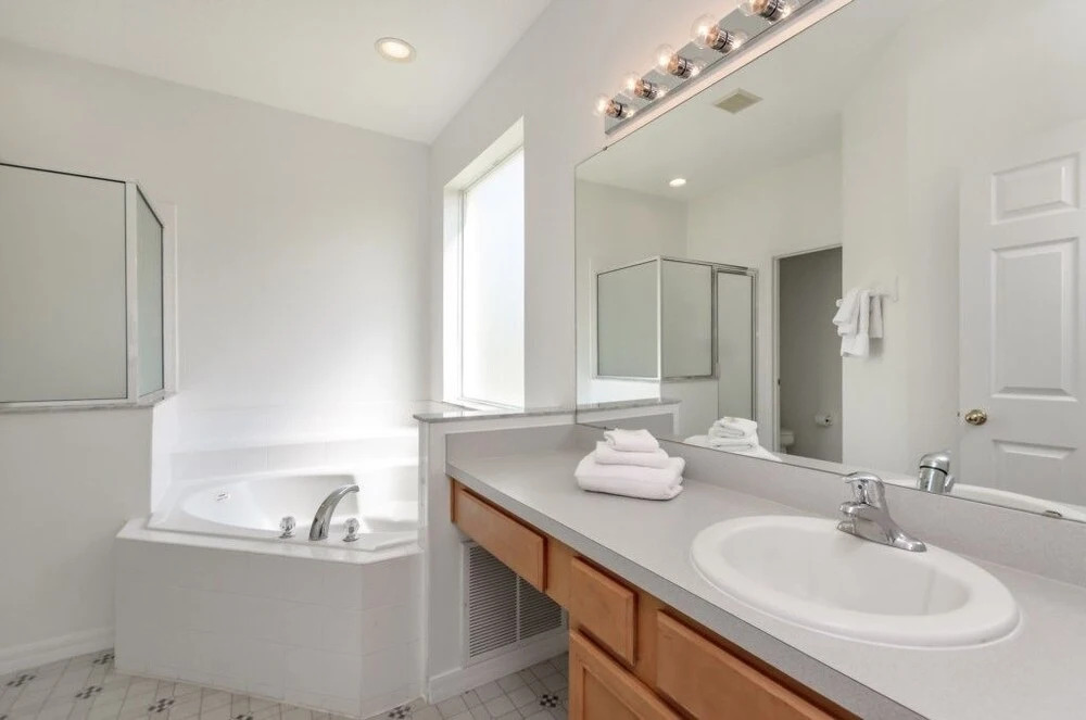 Amazing House! - Emerald - 2696LIC