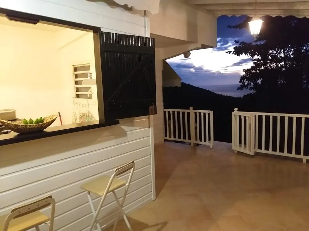 Apartment with One Bedroom in Deshaies, with Wonderful Sea View, Furnished Garden And Wifi - 9 Km From the Beach