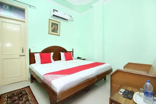 OYO 16099 Hotel Four Season