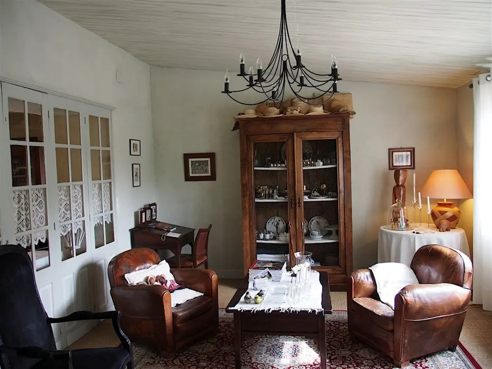 MAISON DE MARQUAY-MAISON DHOTES