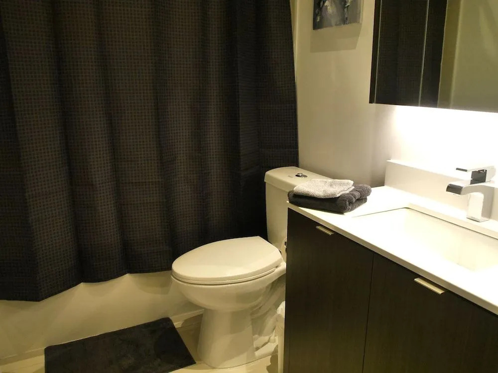 Beautifully 1BR Condo at the Waterfront