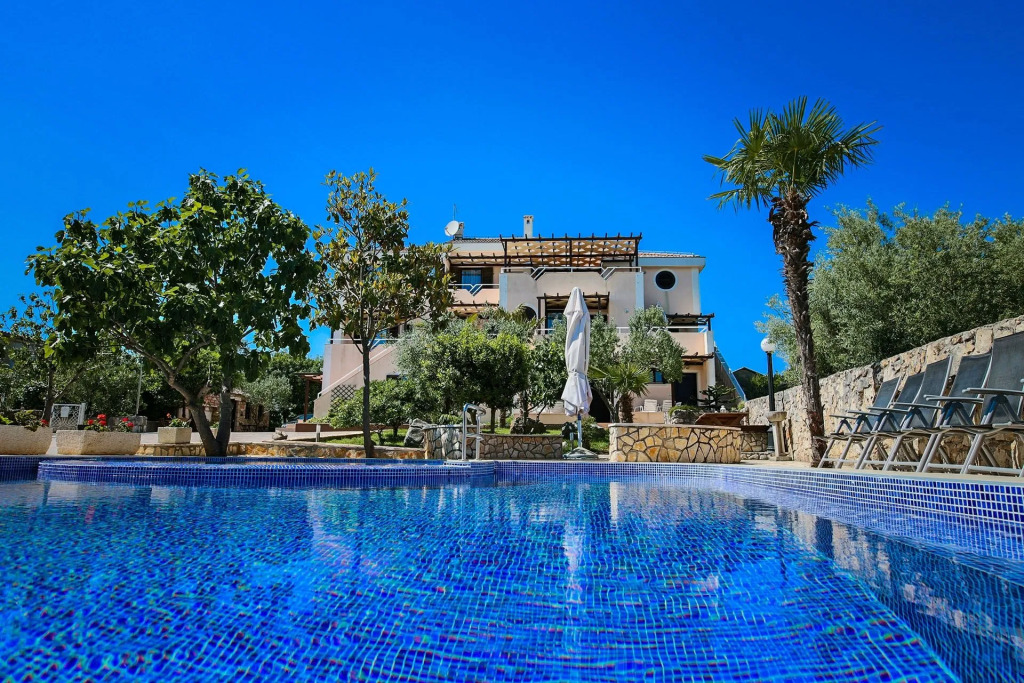 Villa Haya with heated pool