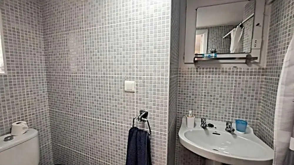 2 Bed Villa - Sleeps 5 - Private Pool & Garden