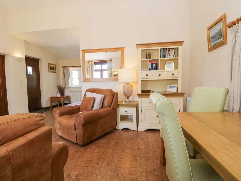 Topiary Cottage
