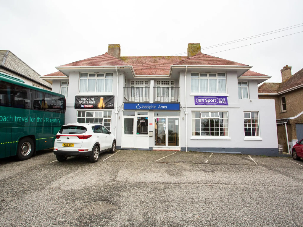 OYO Godolphin Arms Hotel