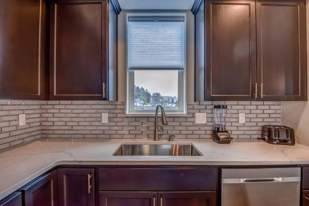 NEW Tri-Level Home with Ocean View and 3 En-Suite Bedrooms!